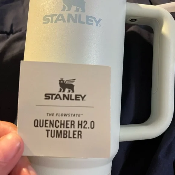 Stanley Quencher H2.0 30oz Tumbler NWT’s & Disney+More Straw Toppers Included - Picture 5 of 10